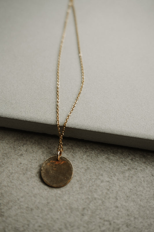 MOANA LEI JEWELRY - HAMMERED CHARM NECKLACE