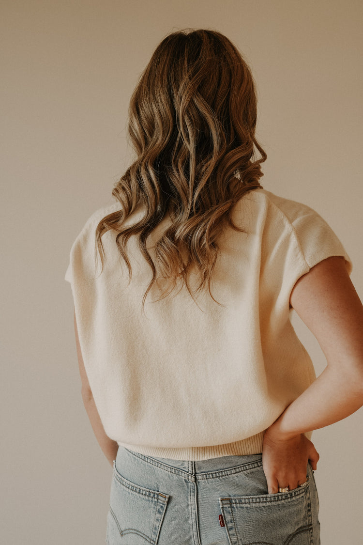 SHORT SLEEVE SWEATER TOP