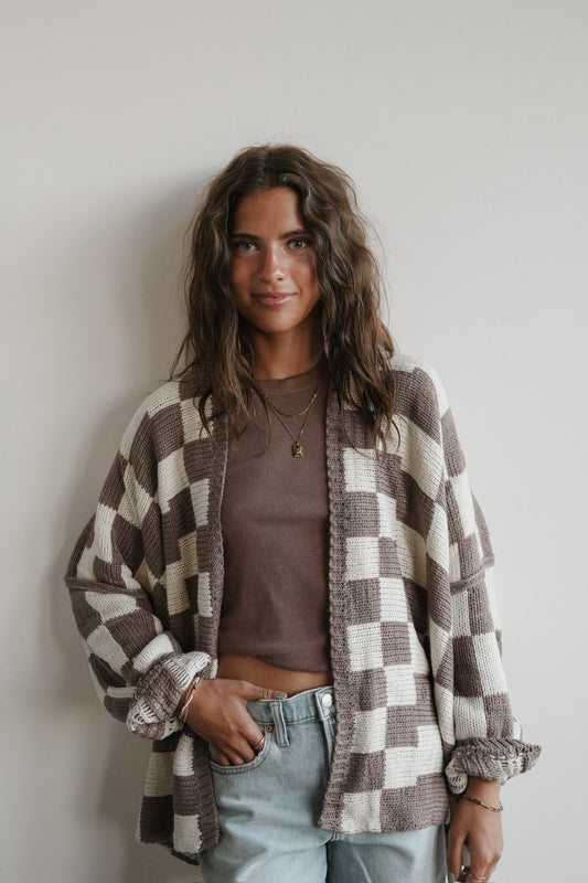 CHECKERED CARDIGAN - BROWN