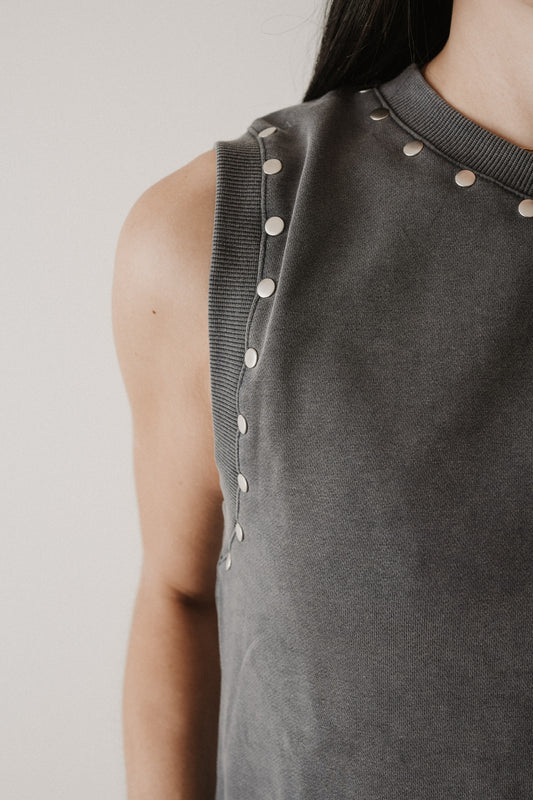 STUDDED TANK