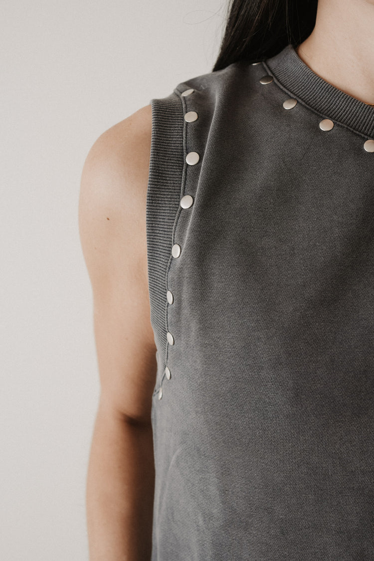 STUDDED TANK