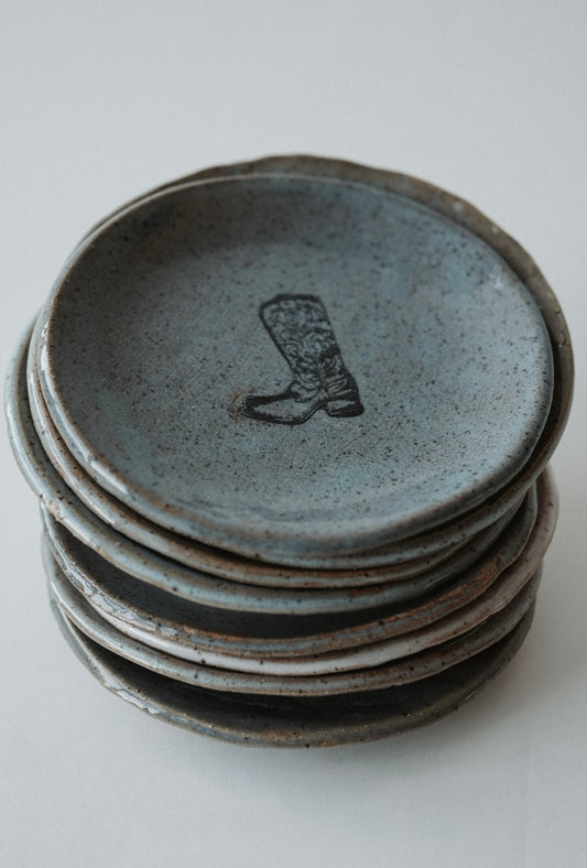 STONEWARE POTTERY PLATE