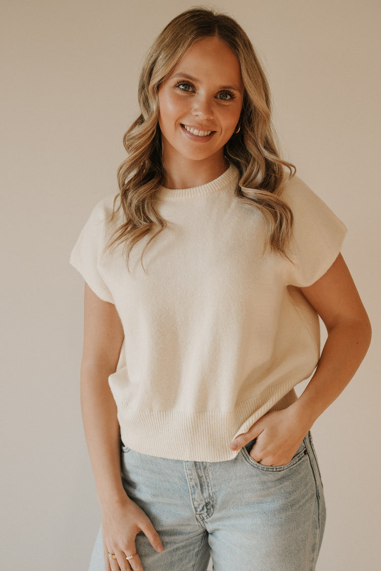 SHORT SLEEVE SWEATER TOP