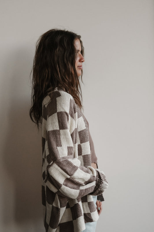 CHECKERED CARDIGAN - BROWN